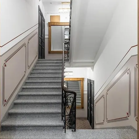 A-plus Premium アパート